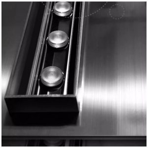 Lareira Elétrica Recessível com Simulação de Chama a Vapor d Água ERoomQ Preta Aço Inox 150cm 128 Cores Ajustáveis Controle Remoto e Painel